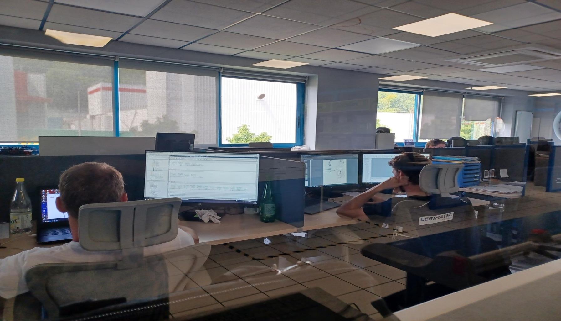 Photographie du bureau d'études chez CERIMATEC